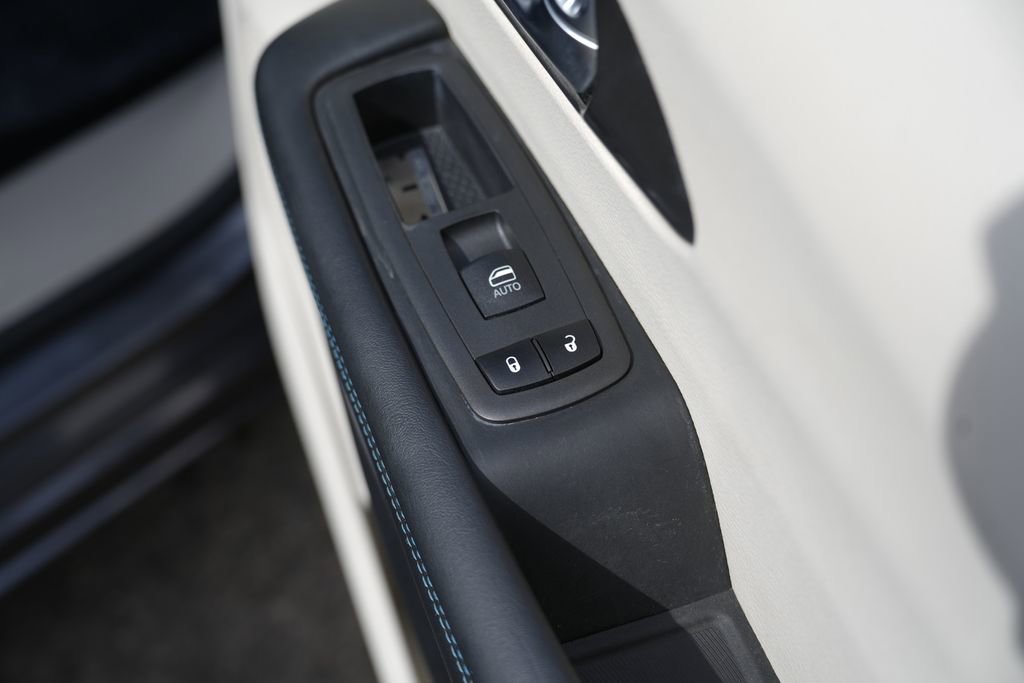 Used 2021 Chrysler Pacifica Touring image 30