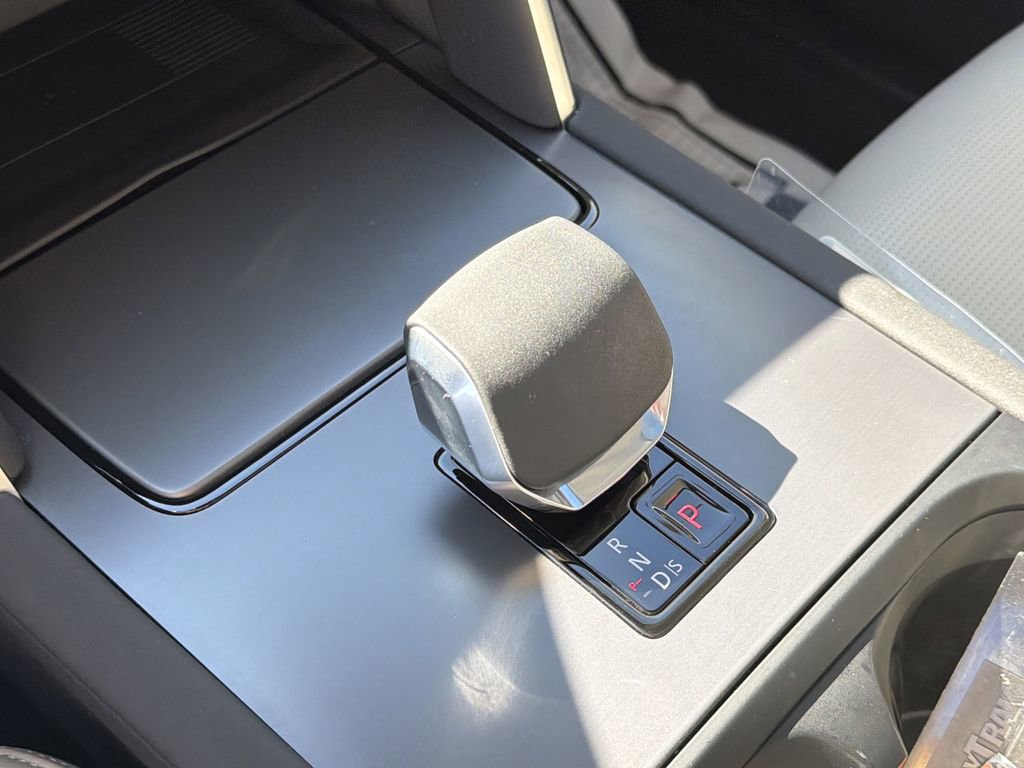 Used 2025 Land Rover Discovery Sport S image 27