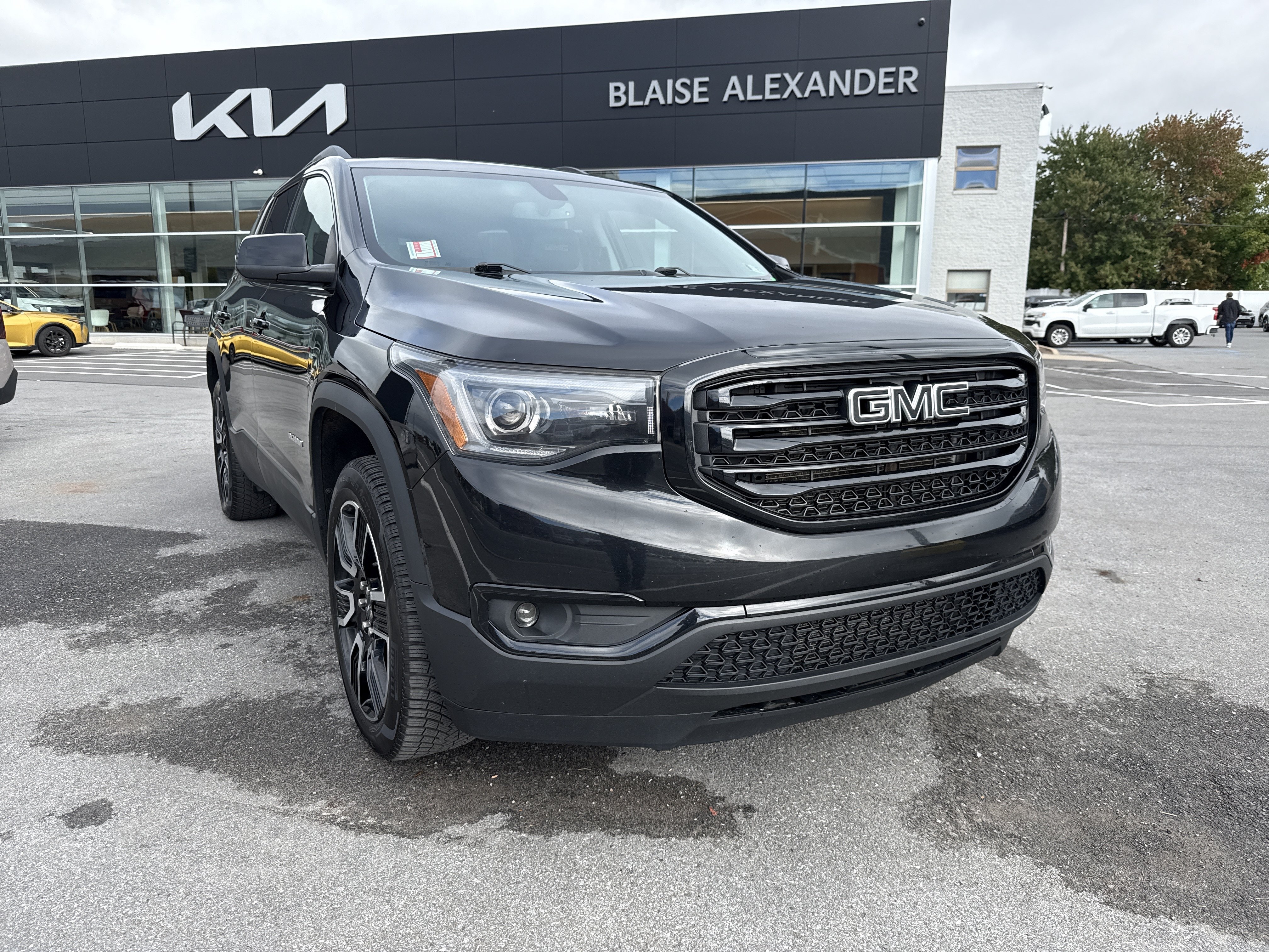 Used 2019 GMC Acadia SLT w/ Black Edition