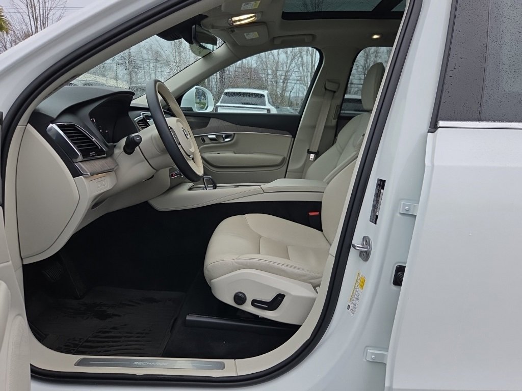 Certified 2023 Volvo XC90 T8 Plus image 4