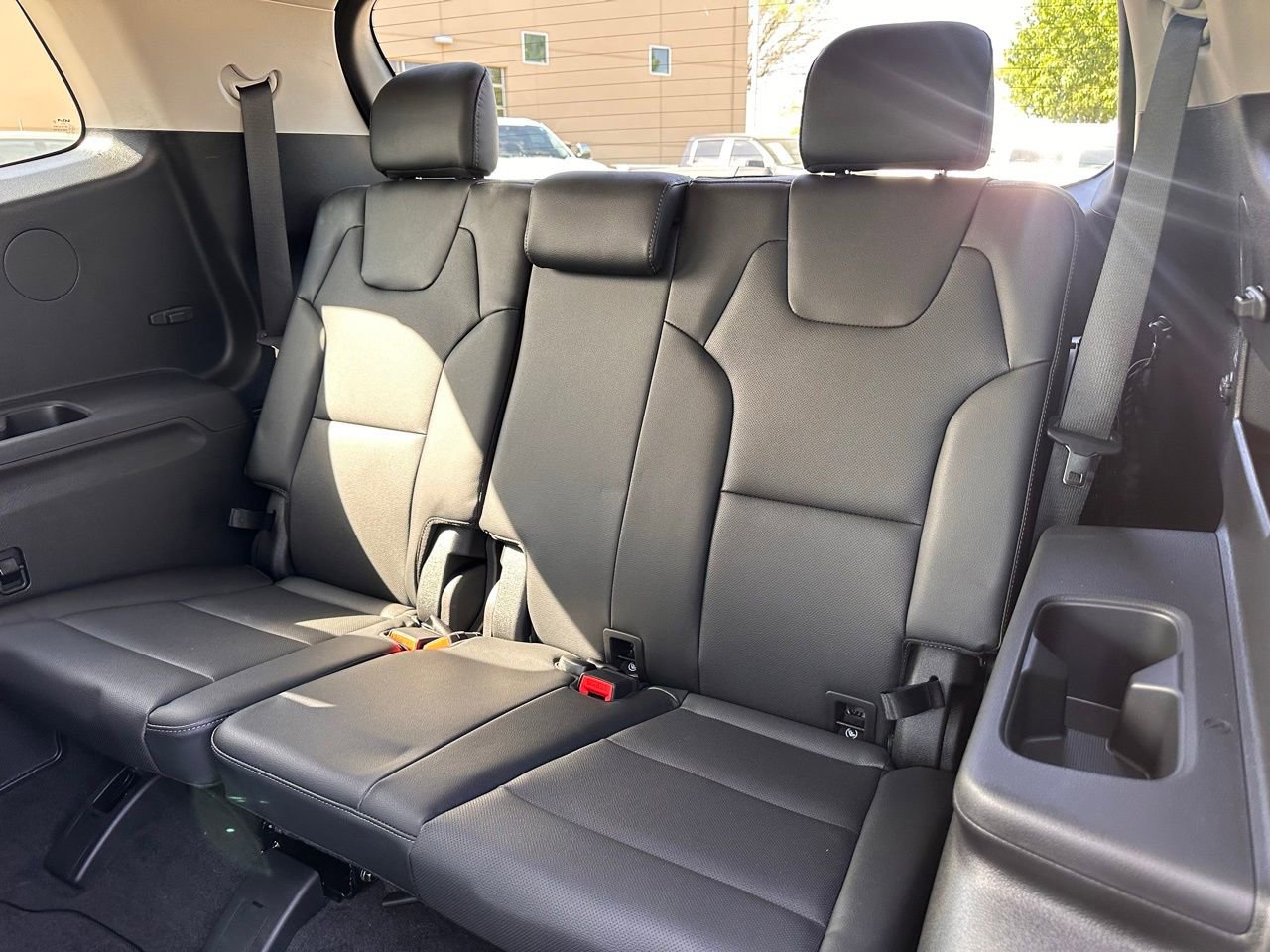 Used 2025 Kia Telluride EX w/ EX Captain's Chair Package image 16