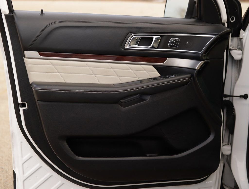 Used 2017 Ford Explorer Platinum image 26