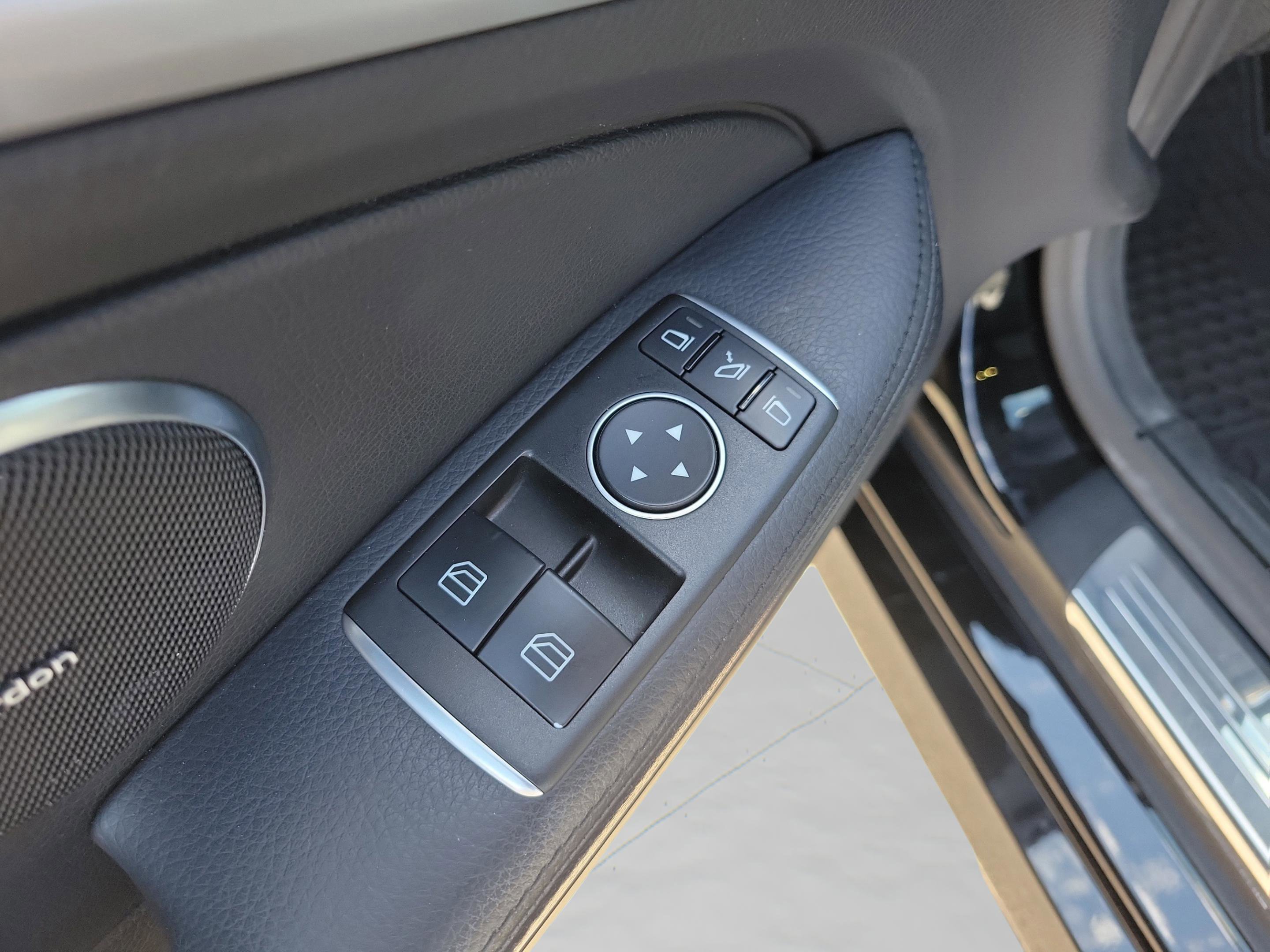 Used 2015 Mercedes-Benz SLK 250 image 9