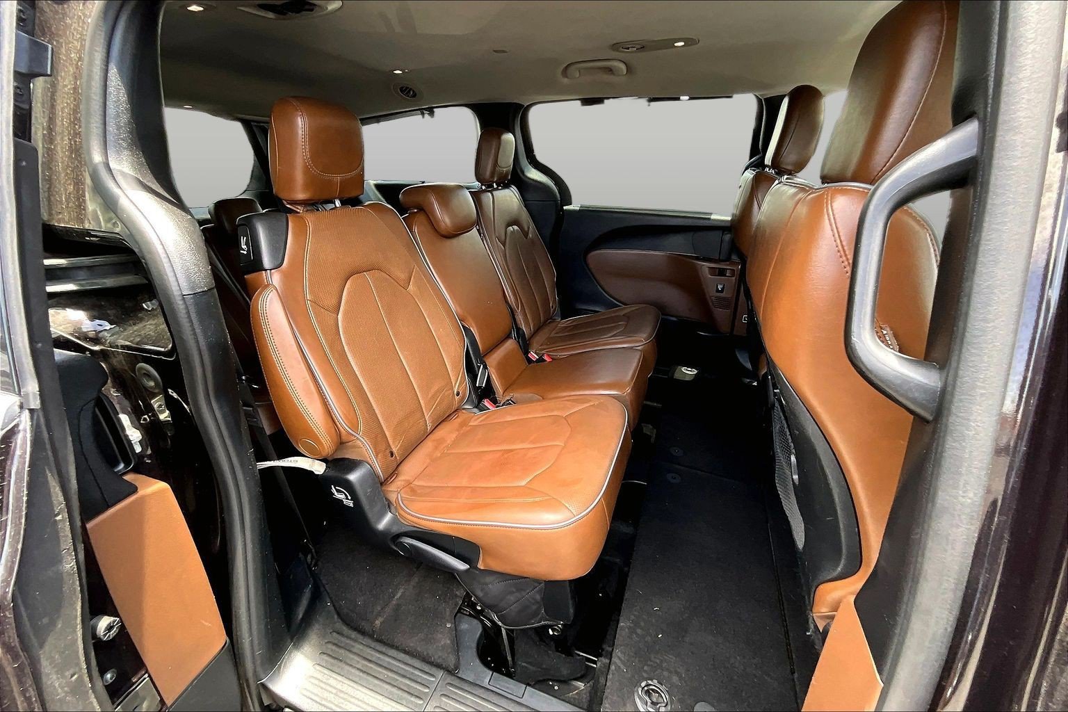 Used 2019 Chrysler Pacifica Limited w/ Advanced Safetytec Group FWD image 26