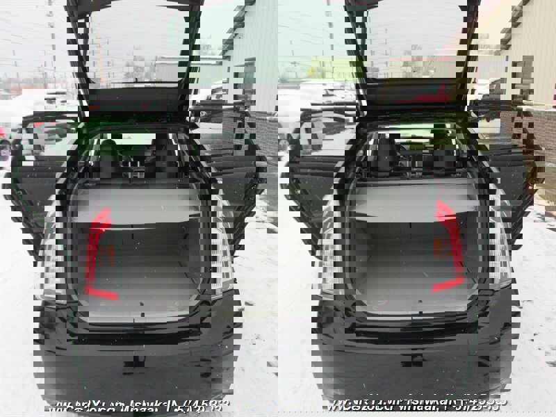 Used 2015 Toyota Prius Five FWD image 14