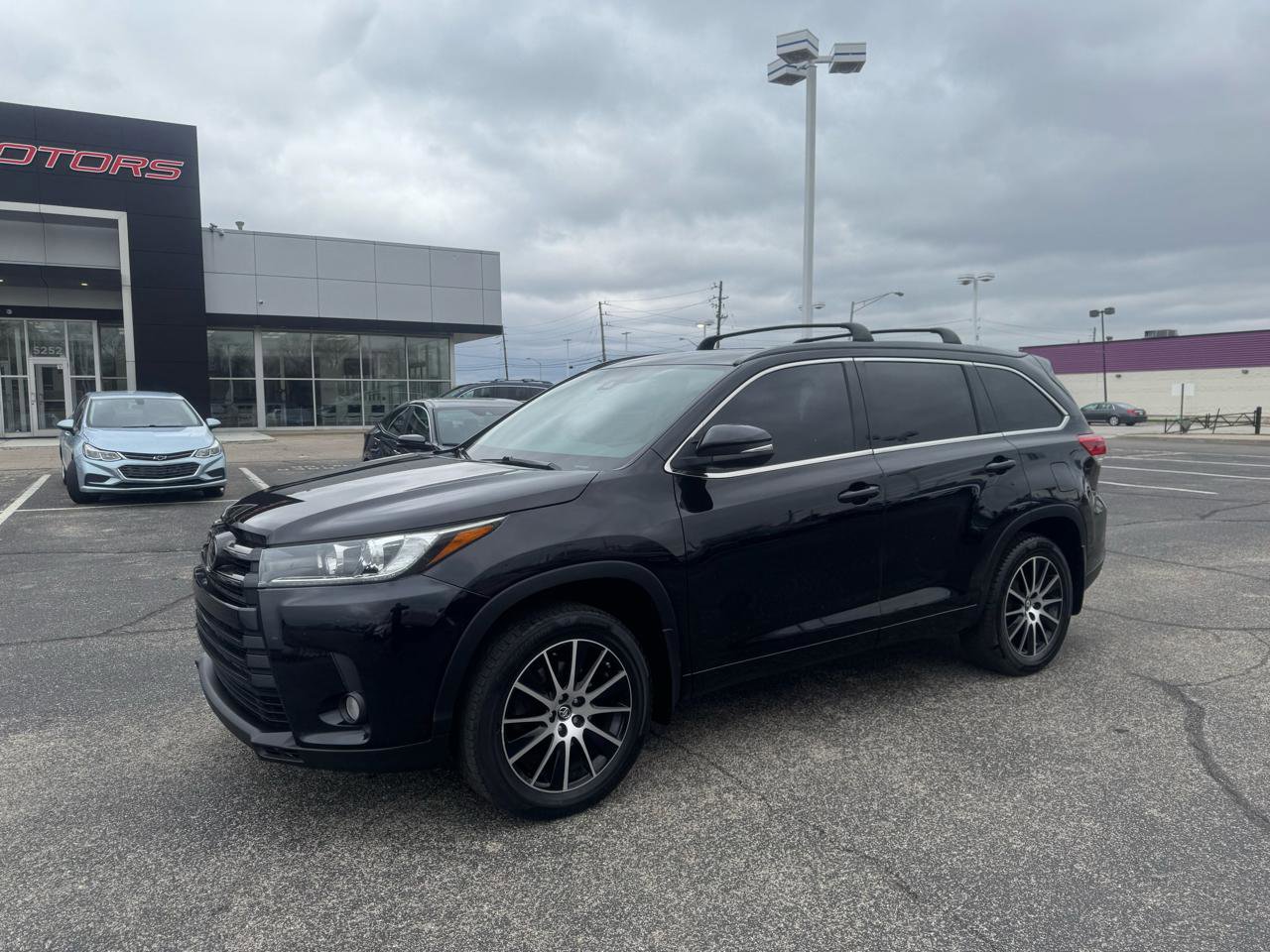 Used 2017 Toyota Highlander SE AWD/4WD image 9