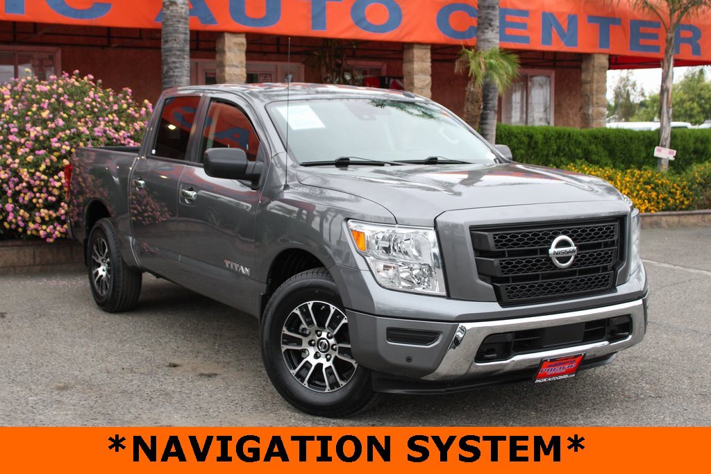 Used 2021 Nissan Titan SV w/ SV Convenience Package image 2