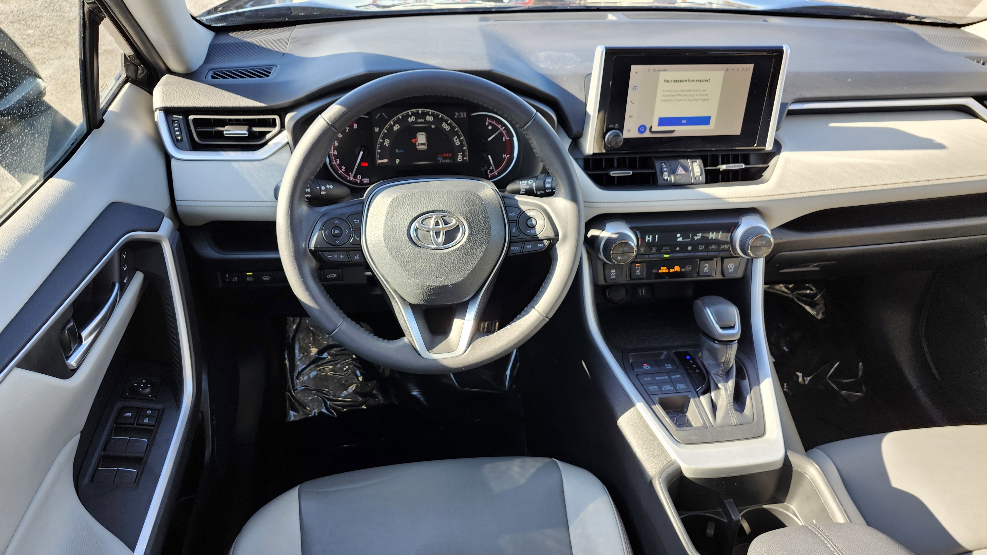 Used 2023 Toyota RAV4 XLE Premium image 30
