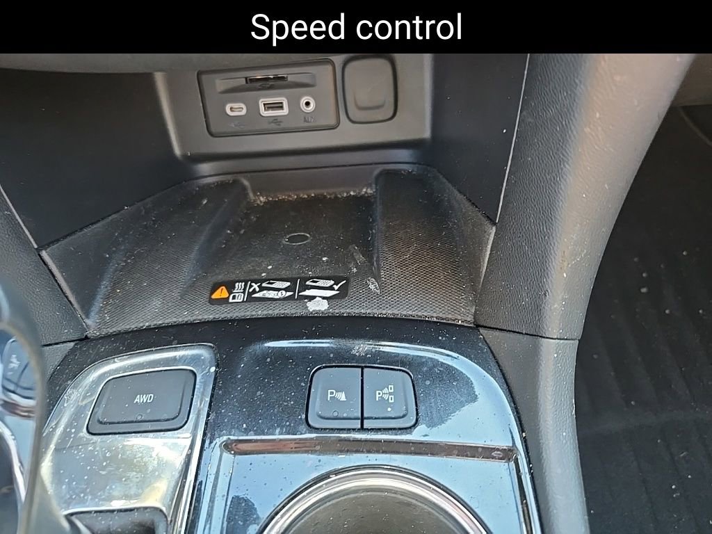 Used 2023 Chevrolet Equinox Premier image 17