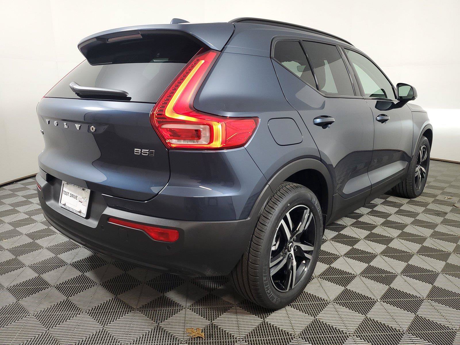 Certified 2026 Volvo XC40 B5 Core AWD/4WD image 6
