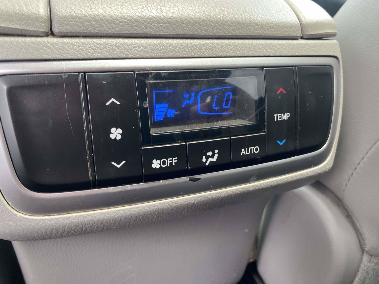 Used 2017 Toyota Highlander Limited FWD image 13