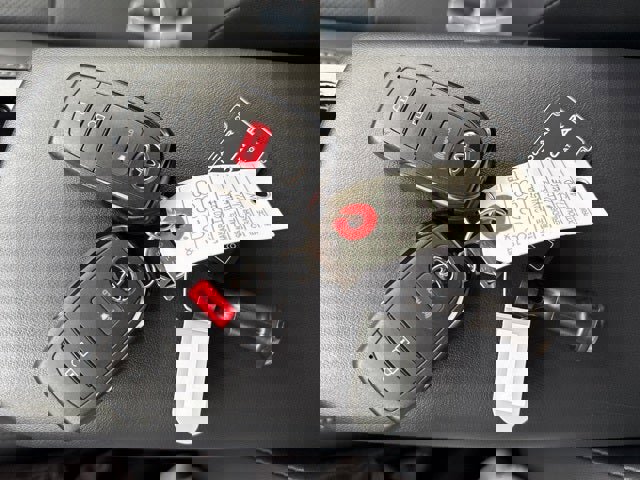 Used 2025 Toyota Prius XLE image 34