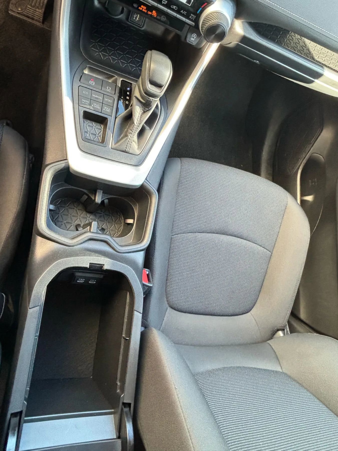 Used 2025 Toyota RAV4 LE image 14