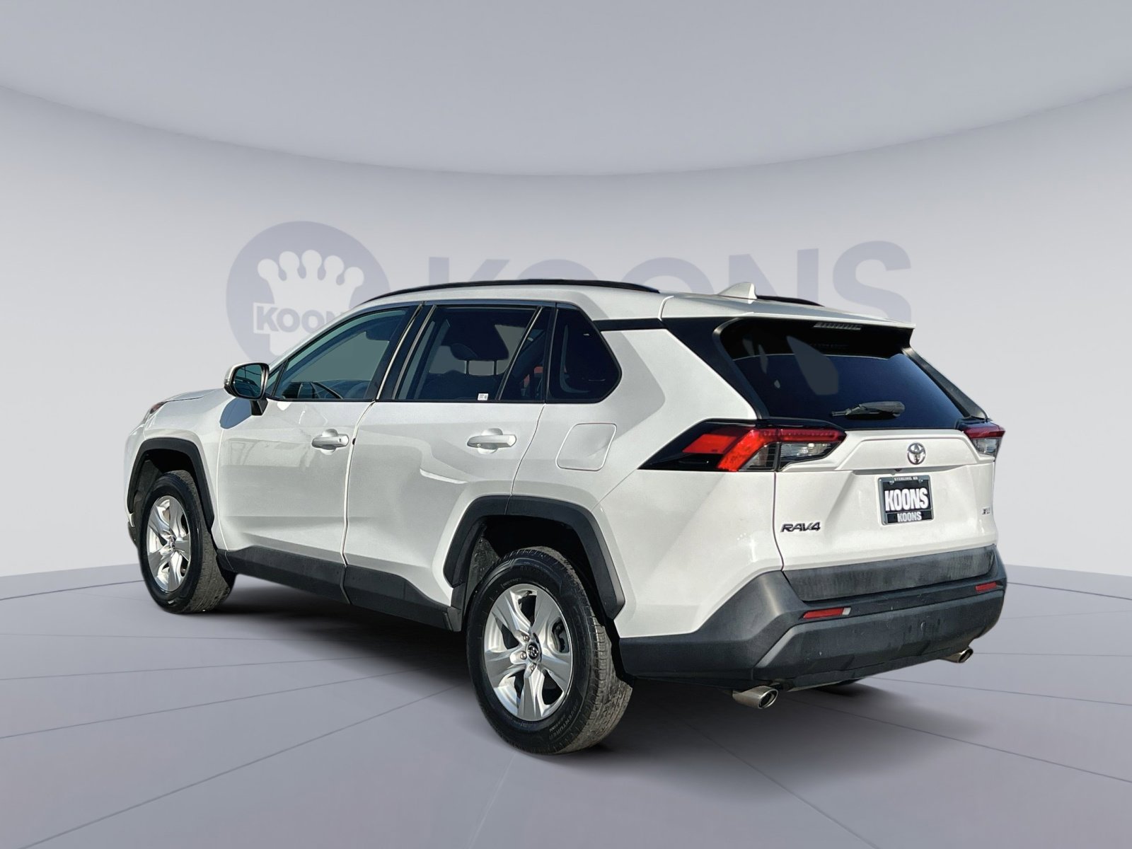 Used 2020 Toyota RAV4 XLE image 4