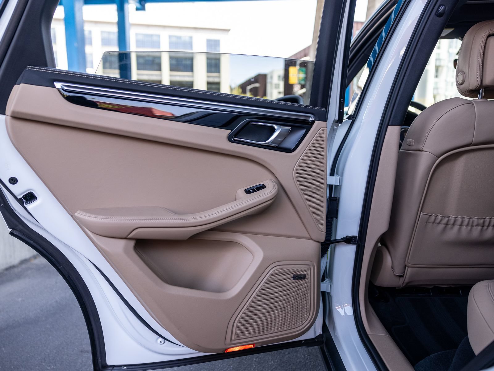 Certified 2024 Porsche Macan AWD/4WD image 38