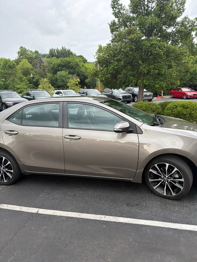 Used 2017 Toyota Corolla SE w/ Carpet Mat Package (TMS) FWD image 3