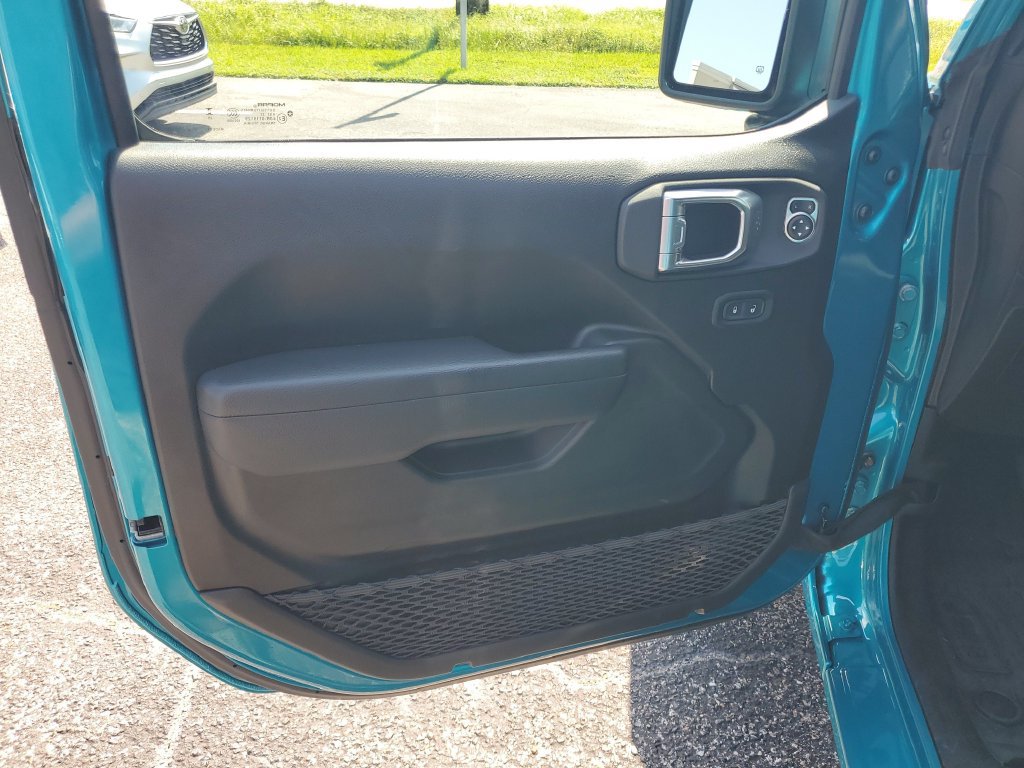 Used 2024 Jeep Wrangler Unlimited w/ Convenience Group AWD/4WD image 8