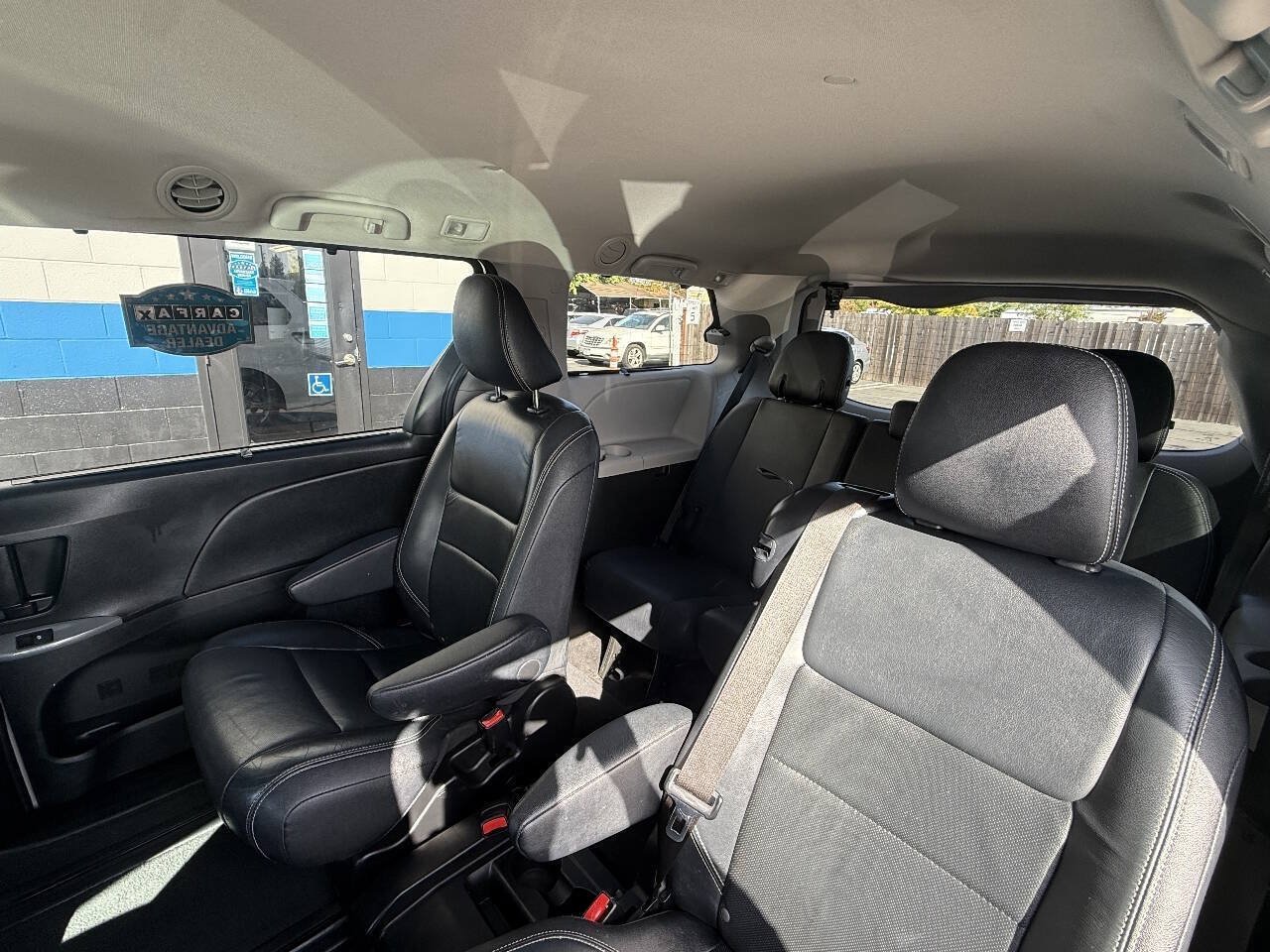 Used 2015 Toyota Sienna SE FWD image 13
