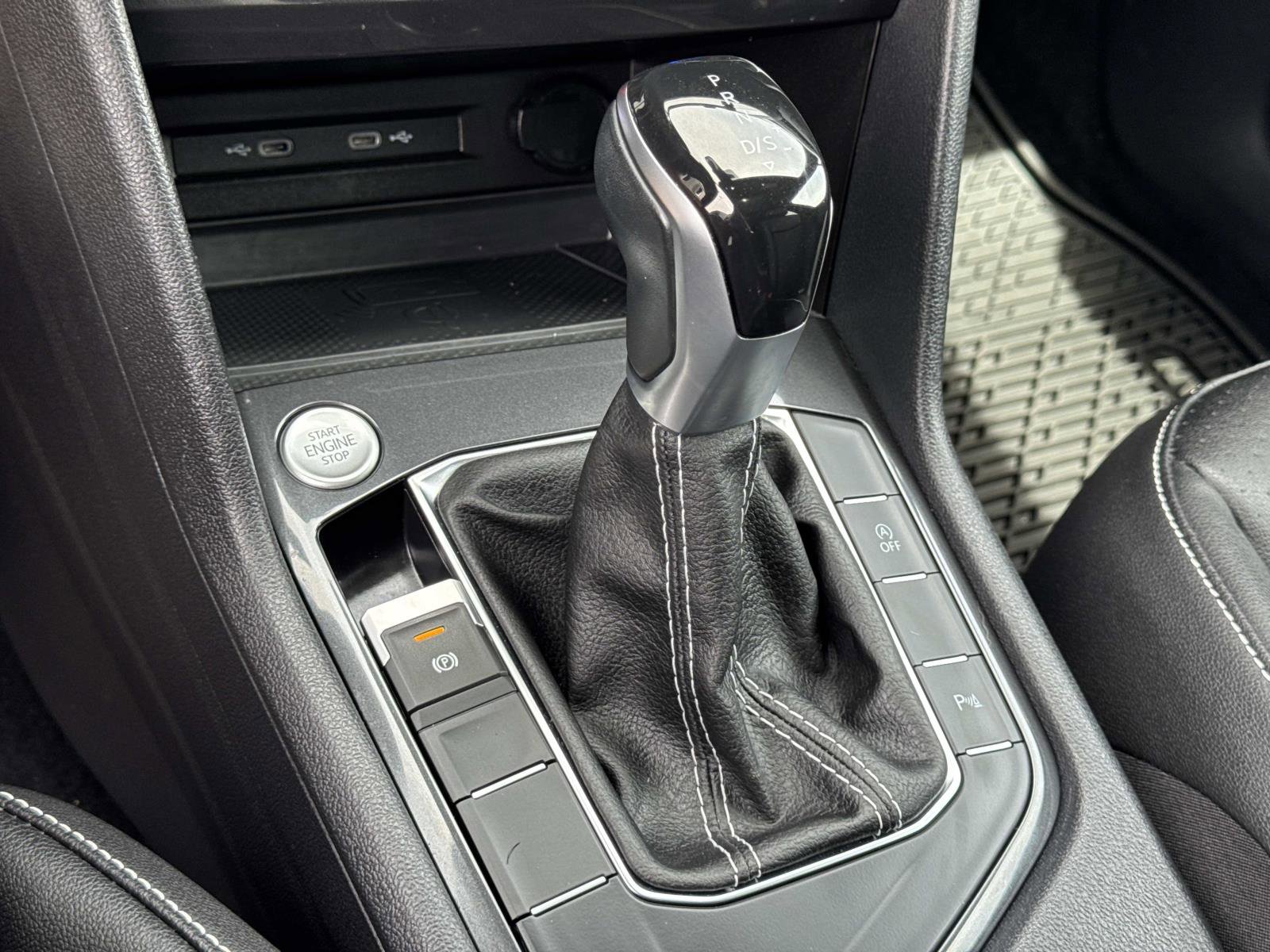 Certified 2023 Volkswagen Tiguan SE R-Line image 17