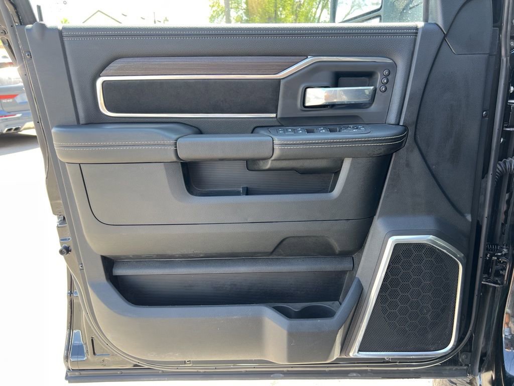 New 2025 RAM 2500 Laramie w/ Sport Appearance Package AWD/4WD image 9