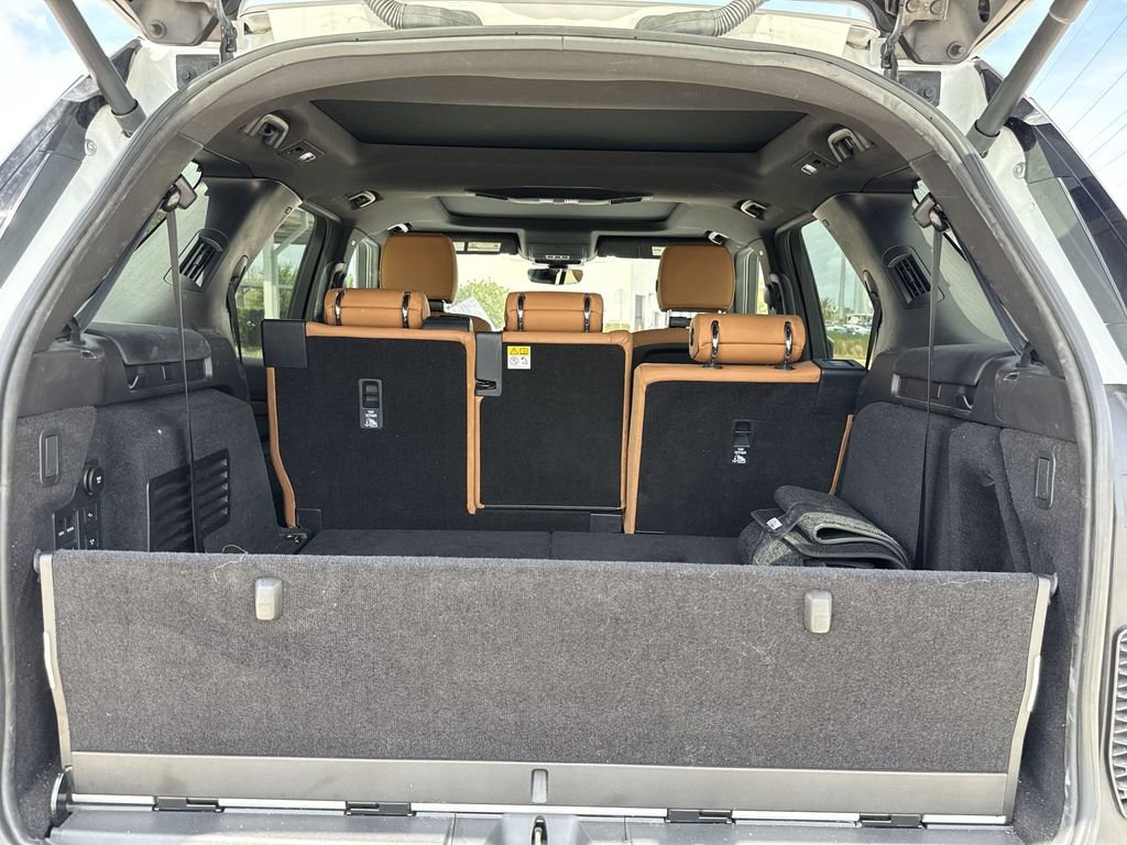 Used 2018 Land Rover Discovery HSE image 13