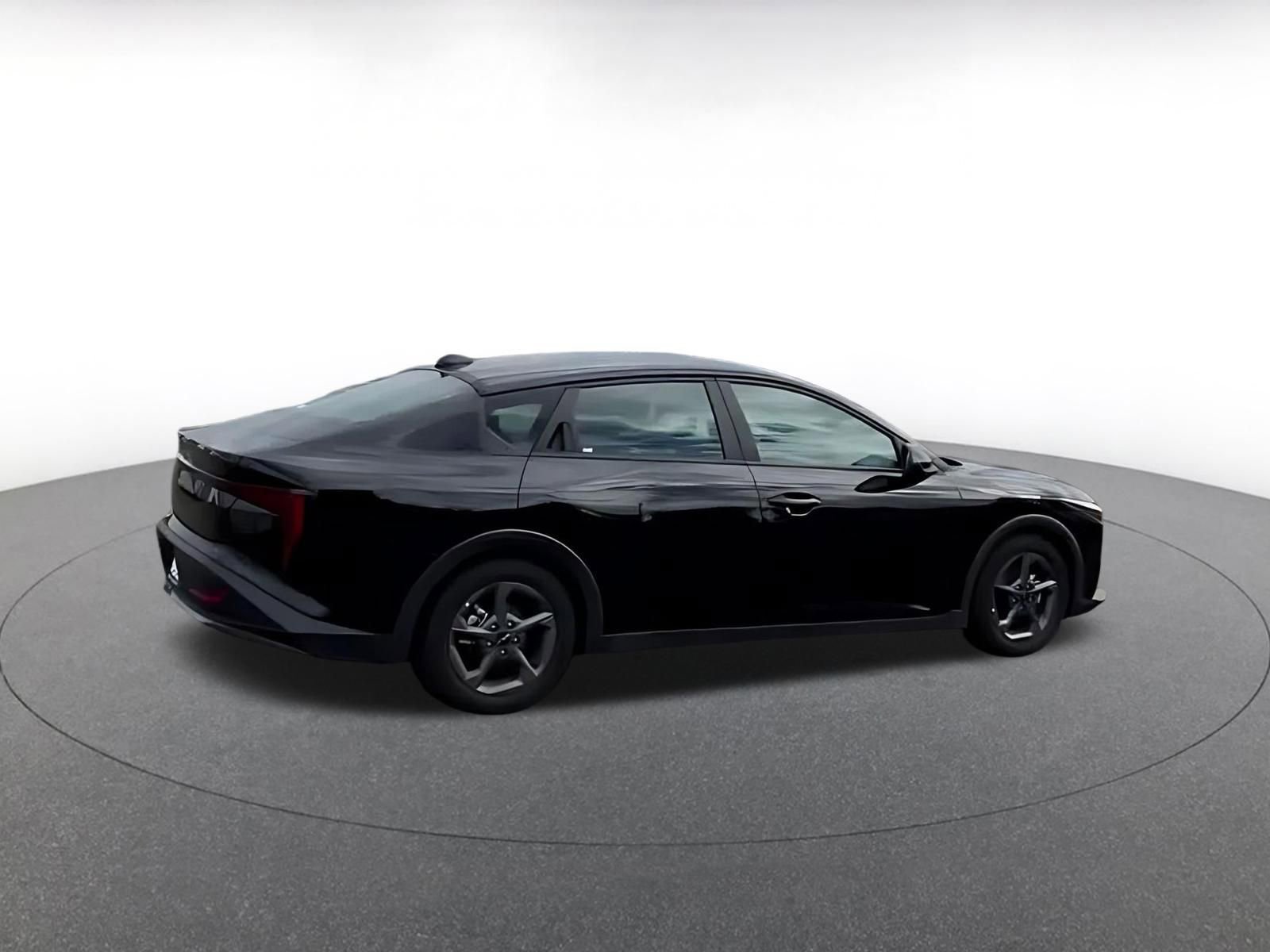 Used 2025 Kia K4 LXS image 14