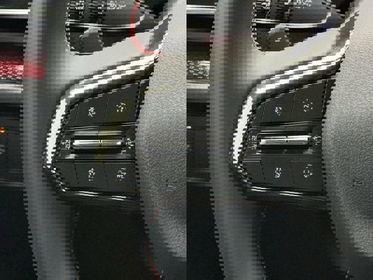 New 2026 Chevrolet Traverse RS image 13