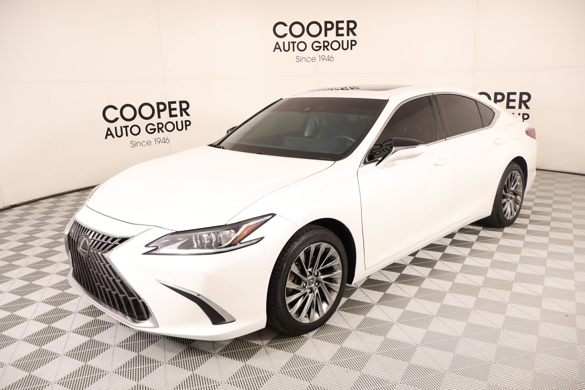 Used 2024 Lexus ES 300h w/ Technology Package FWD image 10