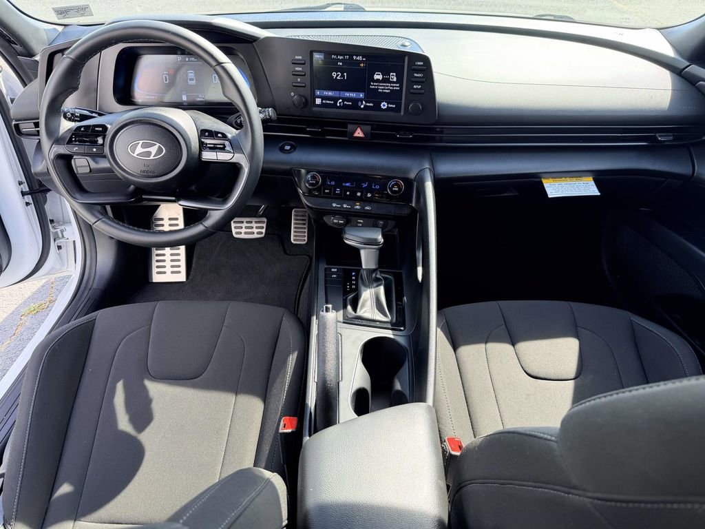 Used 2025 Hyundai Elantra Sport FWD image 2