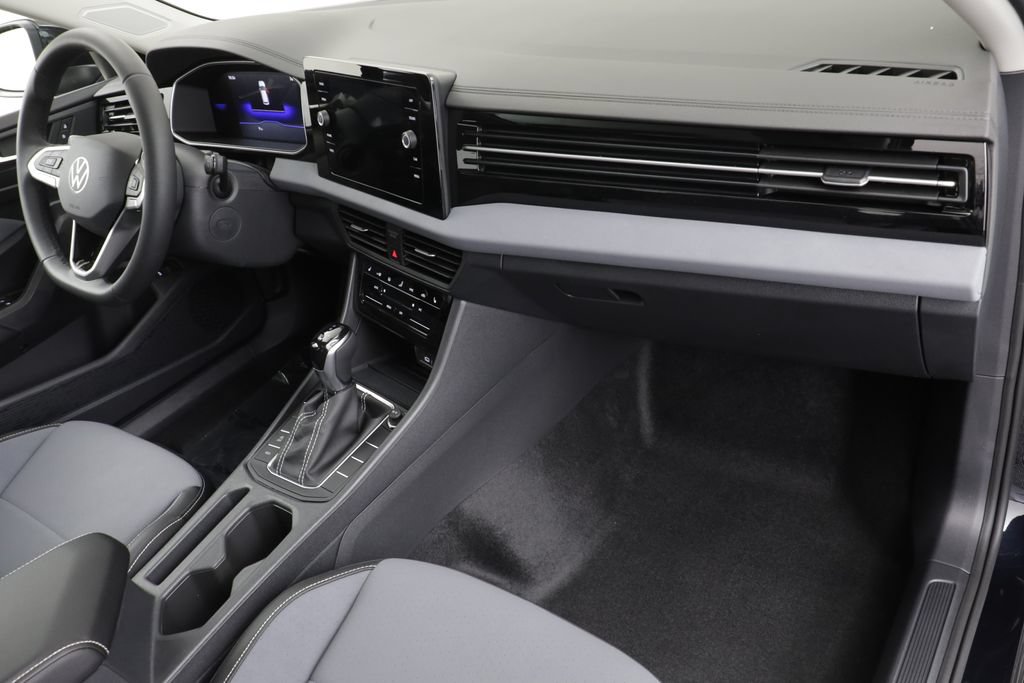 New 2027 Volkswagen Jetta SE FWD image 21
