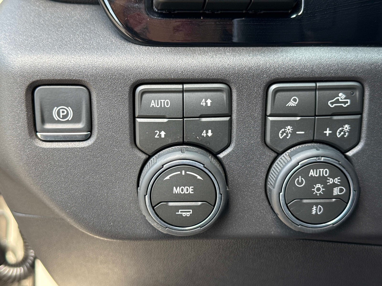 Used 2026 Chevrolet Silverado 1500 ZR2 w/ Dark Appearance Package AWD/4WD image 32