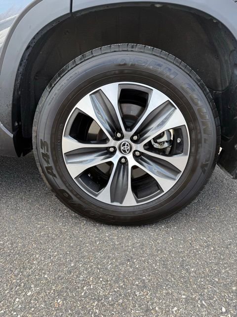 Used 2023 Toyota Highlander XLE image 12