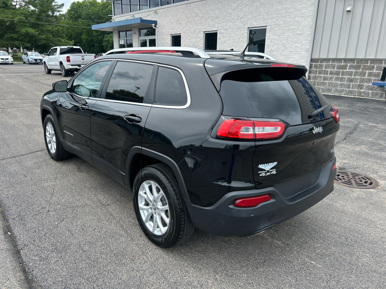 Used 2018 Jeep Cherokee Latitude w/ Safety Group AWD/4WD image 5
