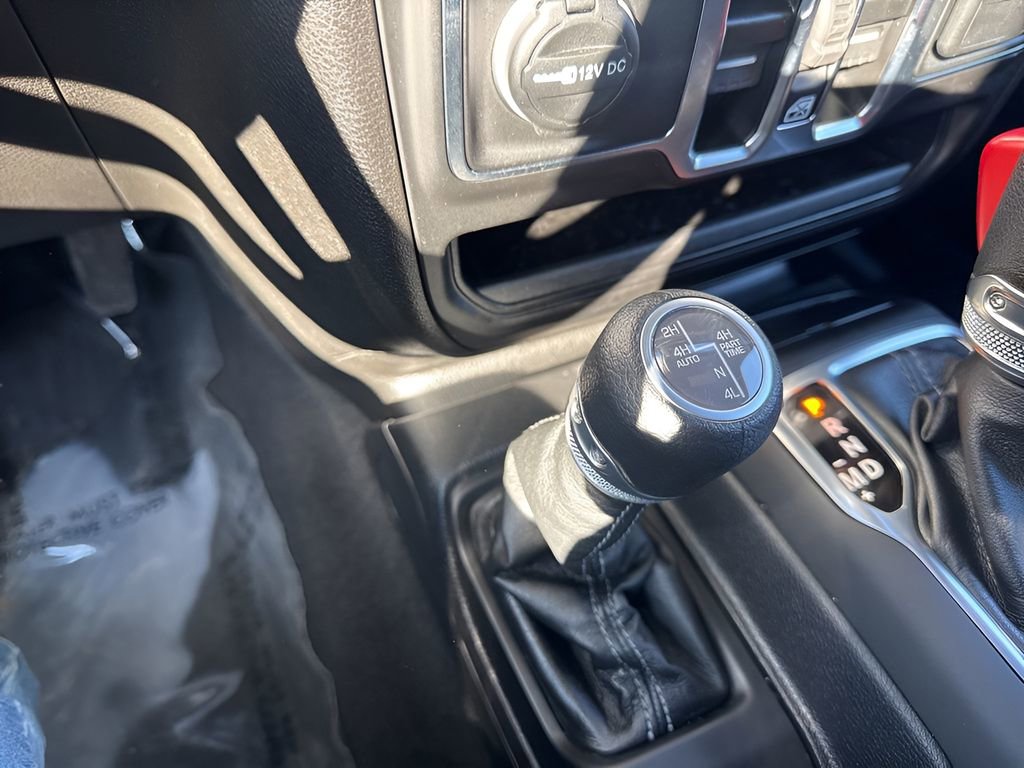 Used 2025 Jeep Wrangler Unlimited Sahara w/ Safety Group AWD/4WD image 22