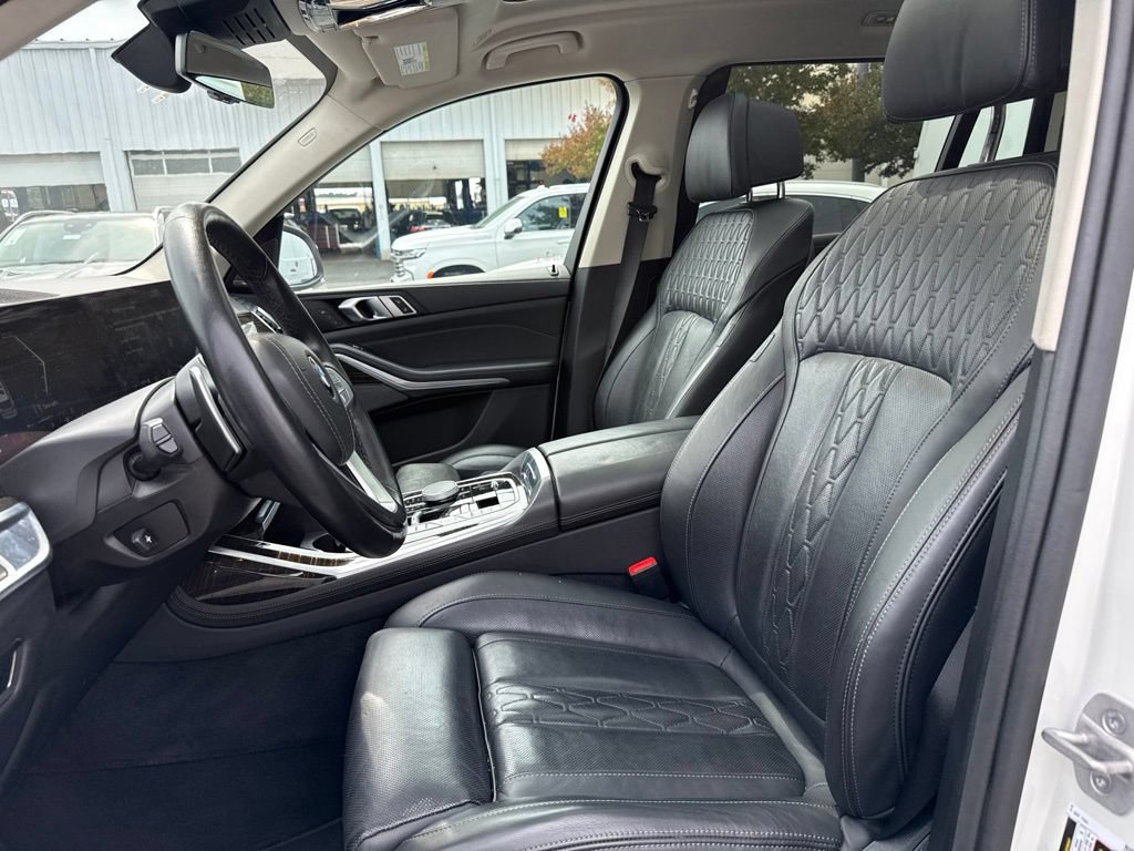 Used 2025 BMW X7 xDrive40i AWD/4WD image 6