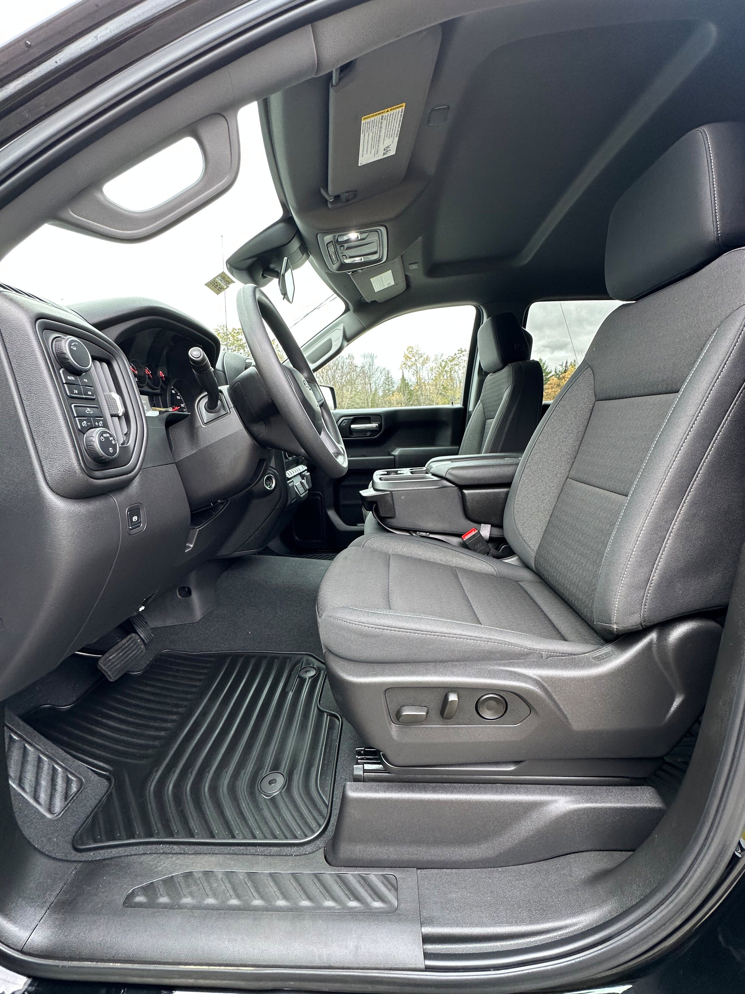 Used 2025 Chevrolet Silverado 1500 Custom Trail Boss w/ Turbomax Blackout Package image 9