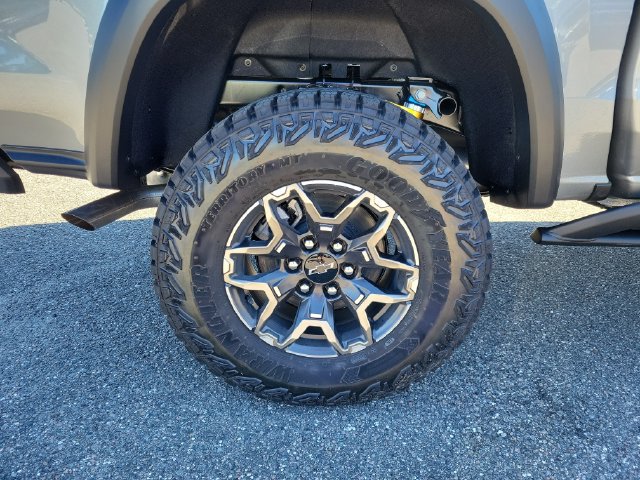New 2026 Chevrolet Colorado ZR2 w/ Technology Package AWD/4WD image 5
