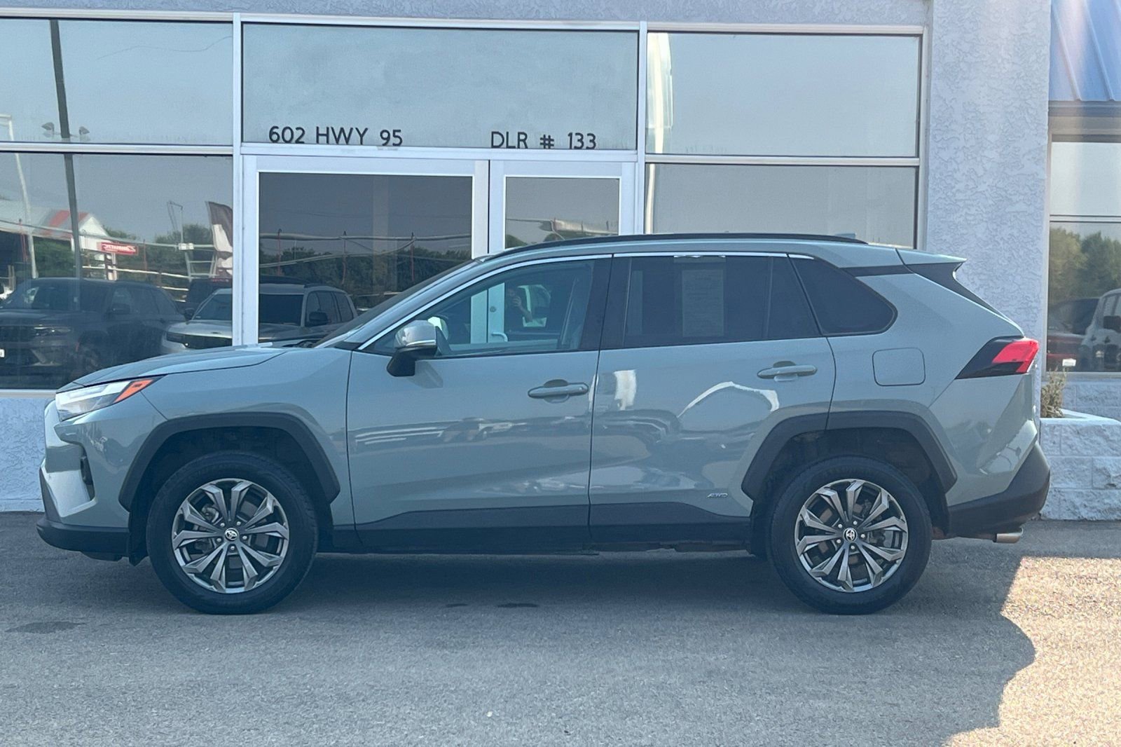 Used 2022 Toyota RAV4 XLE Premium image 7