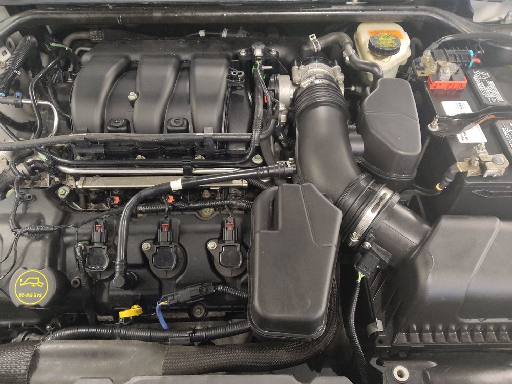 Used 2014 Ford Taurus SE image 30