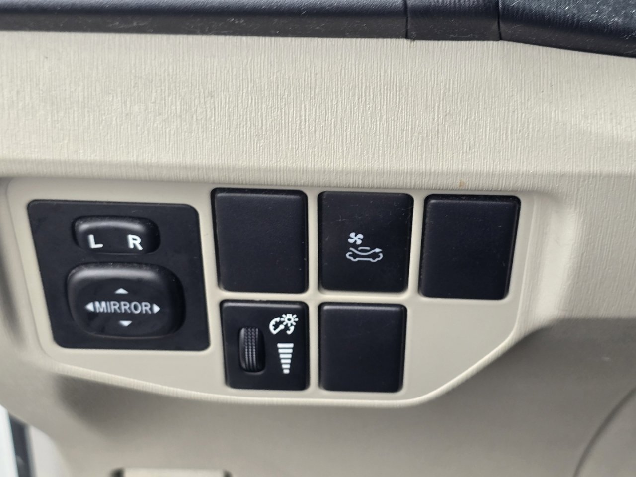 Used 2012 Toyota Prius Three w/ Solar Roof Pkg image 24