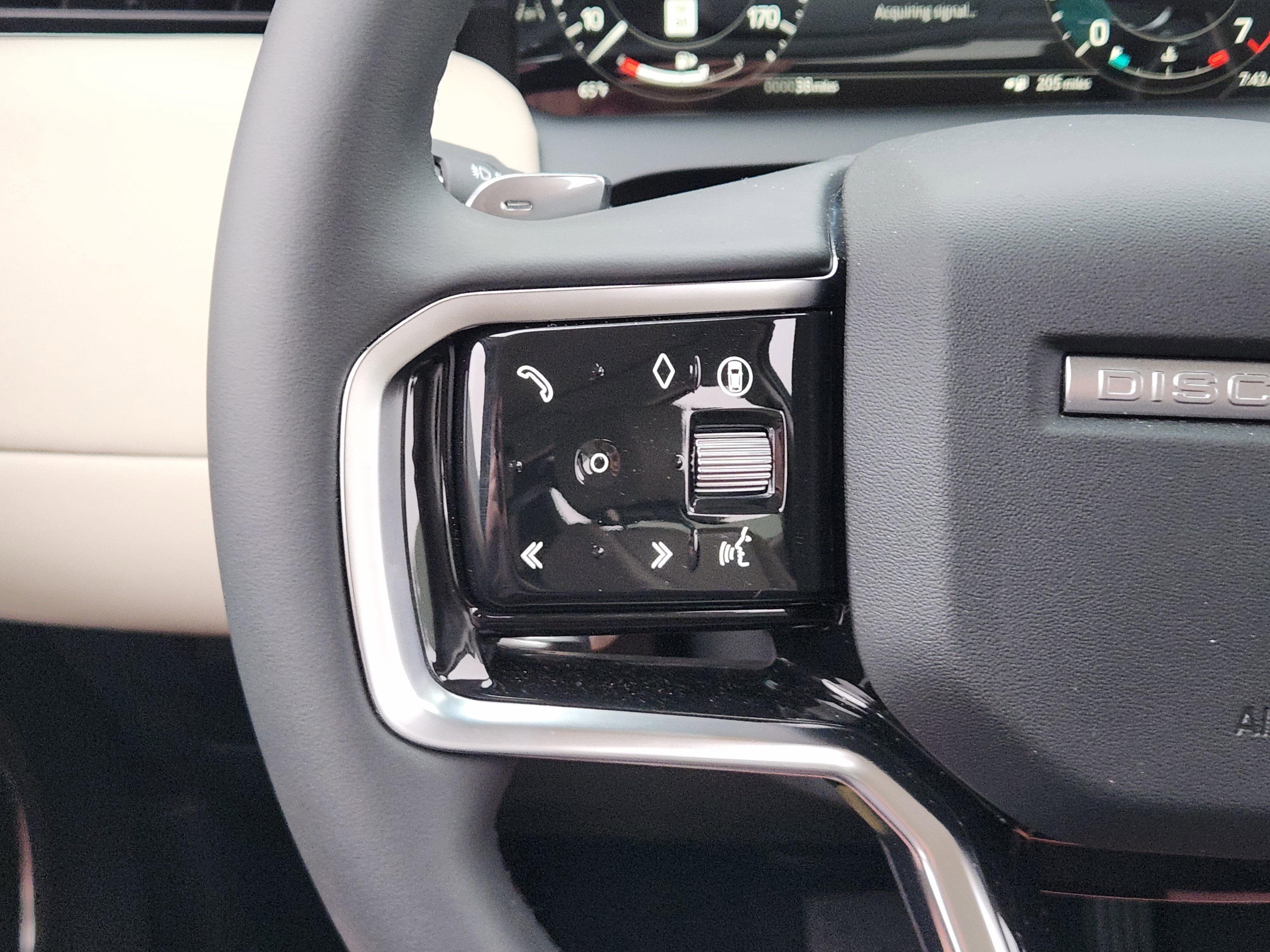 New 2025 Land Rover Discovery Sport S image 29