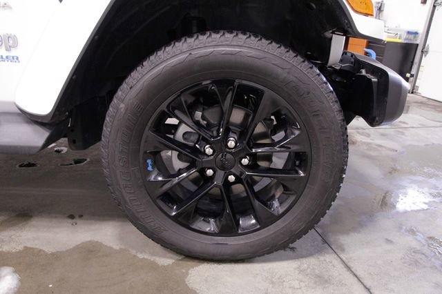 Used 2022 Jeep Wrangler Unlimited Sahara w/ Cold Weather Group image 4