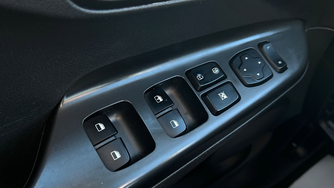 Used 2021 Hyundai Kona SE image 31