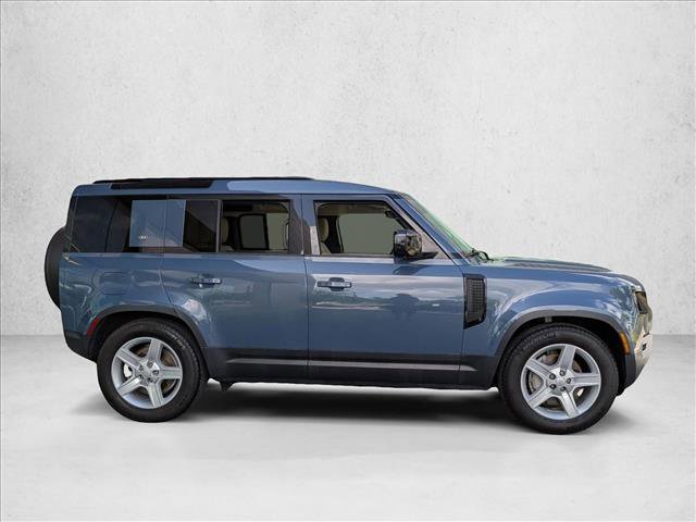 Used 2021 Land Rover Defender 110 SE image 4