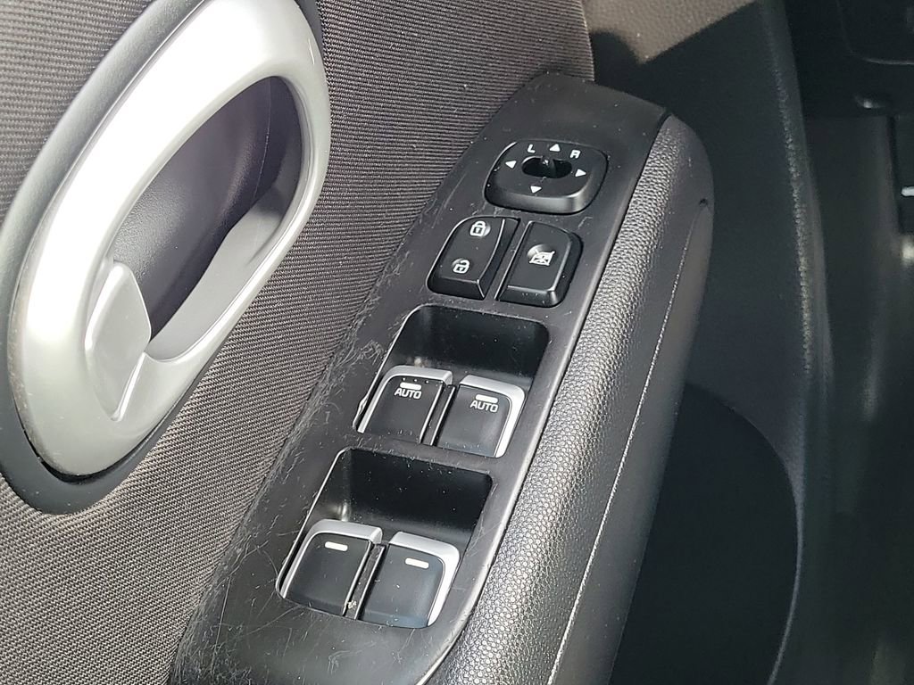 Used 2019 Kia Soul + FWD image 18