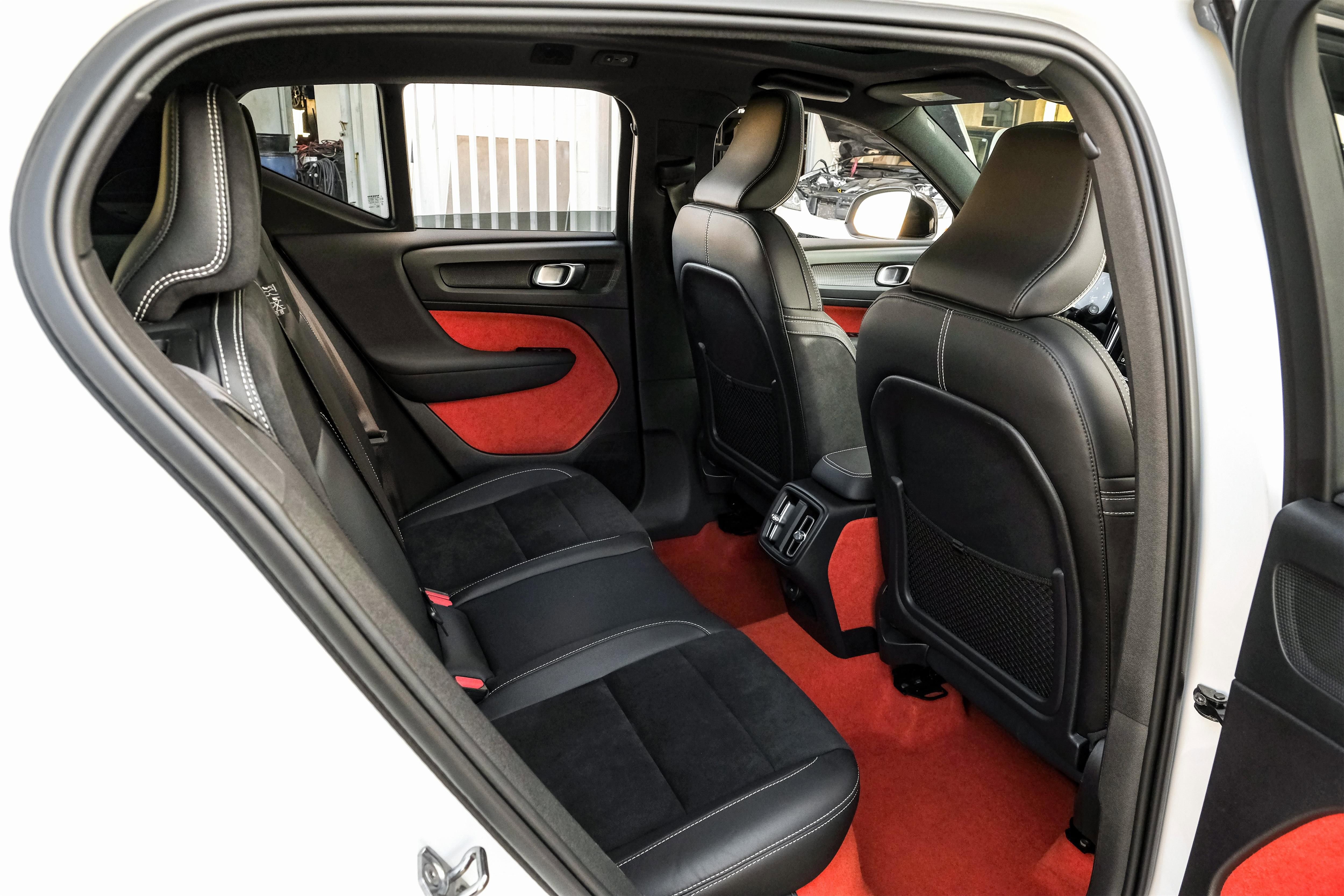 Used 2021 Volvo XC40 T4 R-Design image 39