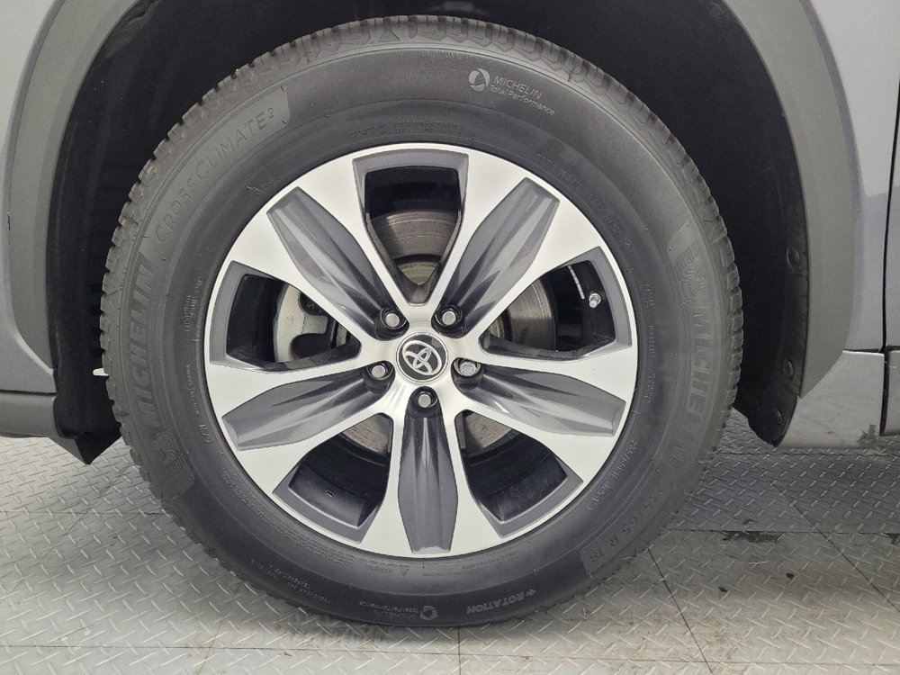 Used 2021 Toyota Highlander XLE FWD image 31