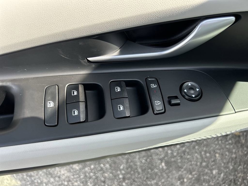 New 2026 Hyundai Elantra Limited image 21