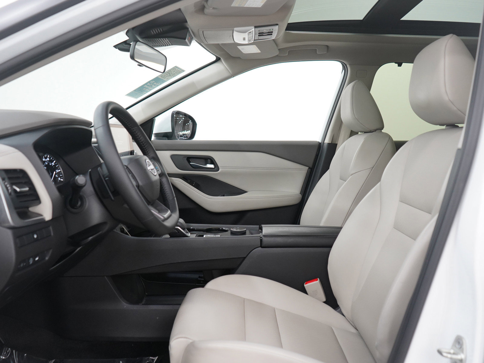 Used 2025 Nissan Rogue SV w/ SV Premium Package image 24