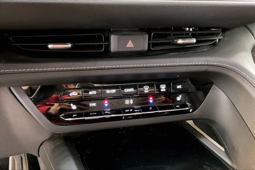 Used 2023 Buick Envision Essence w/ Sport Touring Package FWD image 17